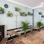 Patio Ostello